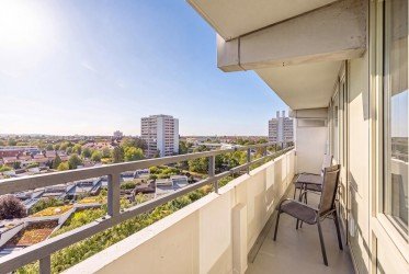 Hauptbild UNIKAT! CHARMANTE 1-ZI.-WHG. MIT LOGGIA UND TRAUMHAFTEM BLICK IN UNTERSCHLEIßHEIM