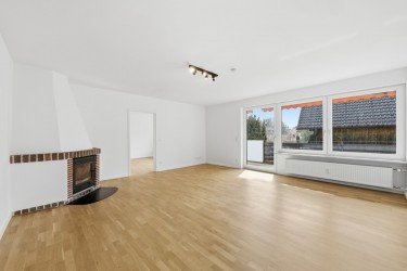 Hauptbild WUNDERSCHÖNE 3-ZI.-WOHNUNG MIT LOGGIA & GARAGE IN PLANEGG